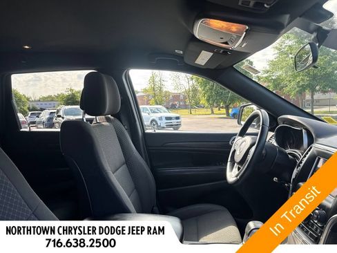 Used 2018 Jeep Grand Cherokee Laredo AWD/4WD image 17