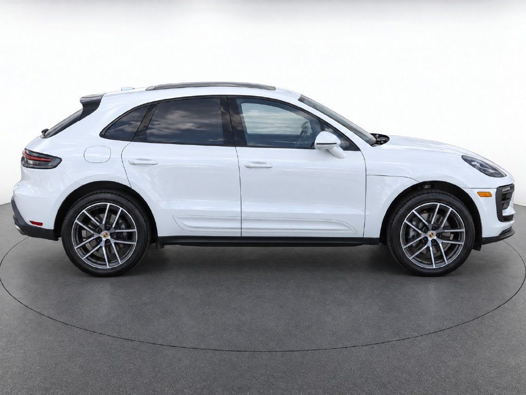 Certified 2023 Porsche Macan AWD/4WD image 6
