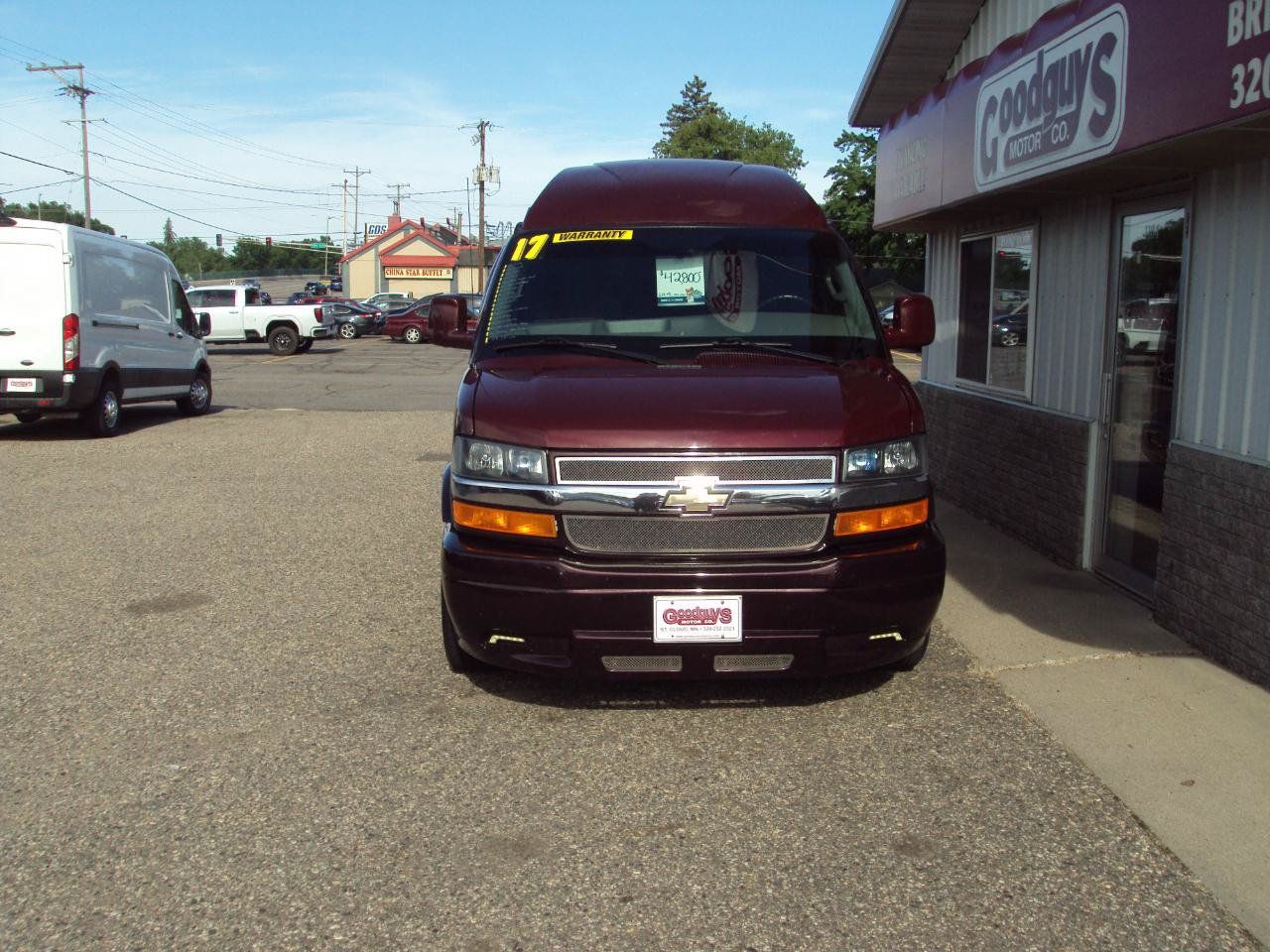 Used 2017 Chevrolet Express 2500 RWD image 3