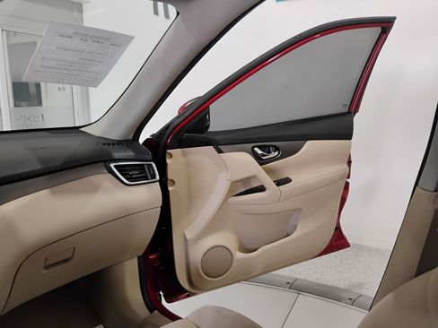 Used 2015 Nissan Rogue S FWD image 80