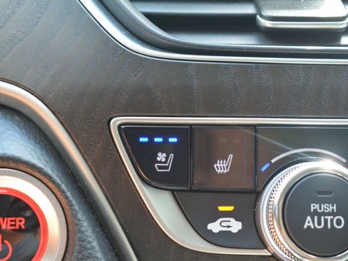 Used 2020 Honda Accord Touring image 21