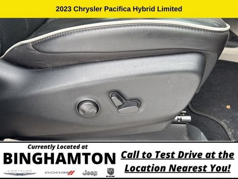 Used 2023 Chrysler Pacifica Limited FWD image 28
