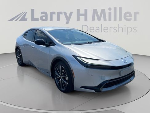 Used 2025 Toyota Prius XLE AWD/4WD image 7