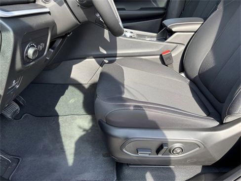 New 2025 Jeep Grand Cherokee L Laredo image 12