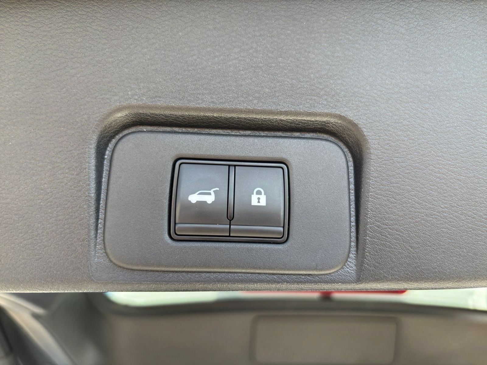 Used 2025 Nissan Rogue SV AWD/4WD image 22