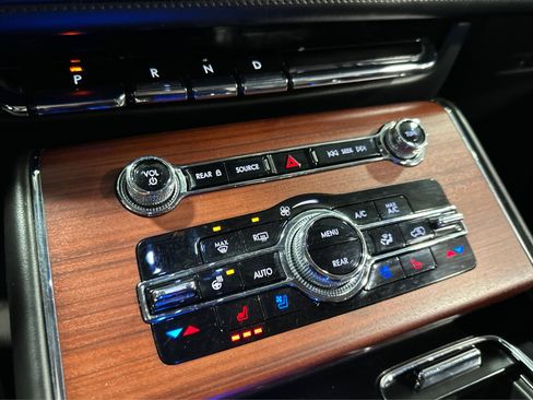 Used 2021 Lincoln Aviator Reserve image 35