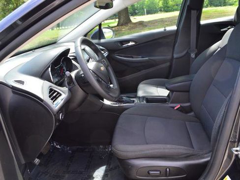 Used 2017 Chevrolet Cruze LT w/ Convenience Package FWD image 18