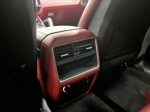 Used 2021 Porsche Cayenne image 26