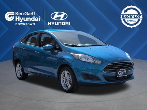 Used 2017 Ford Fiesta SE image 1