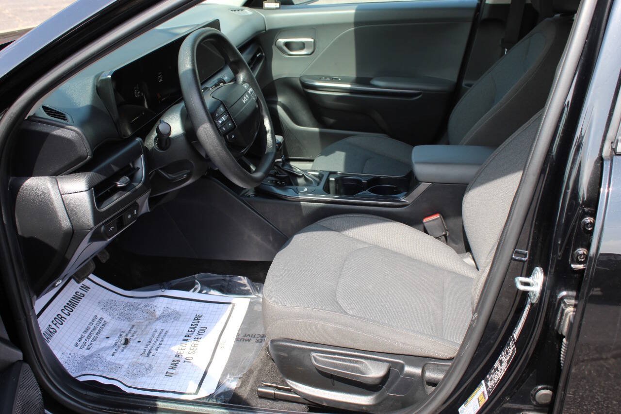 Used 2025 Kia K4 FWD image 17