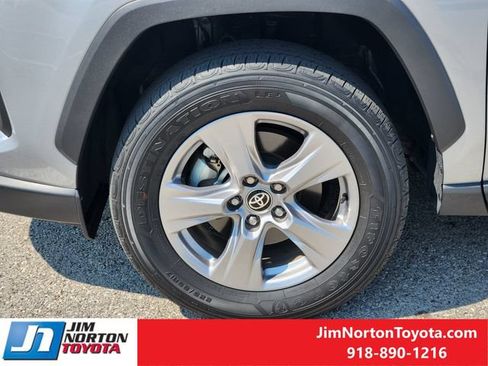 Used 2025 Toyota RAV4 XLE AWD/4WD image 12