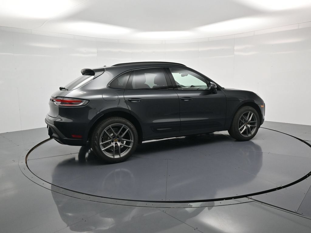 Certified 2026 Porsche Macan AWD/4WD image 31