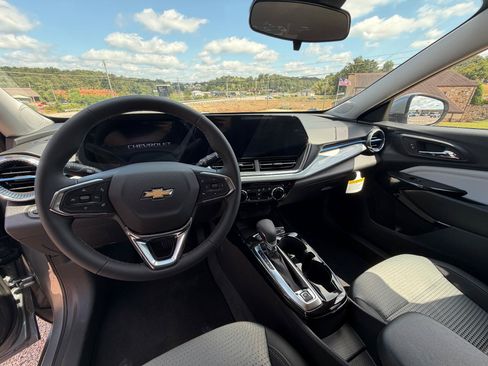 New 2026 Chevrolet Trax LT w/ Driver Confidence Package FWD image 10
