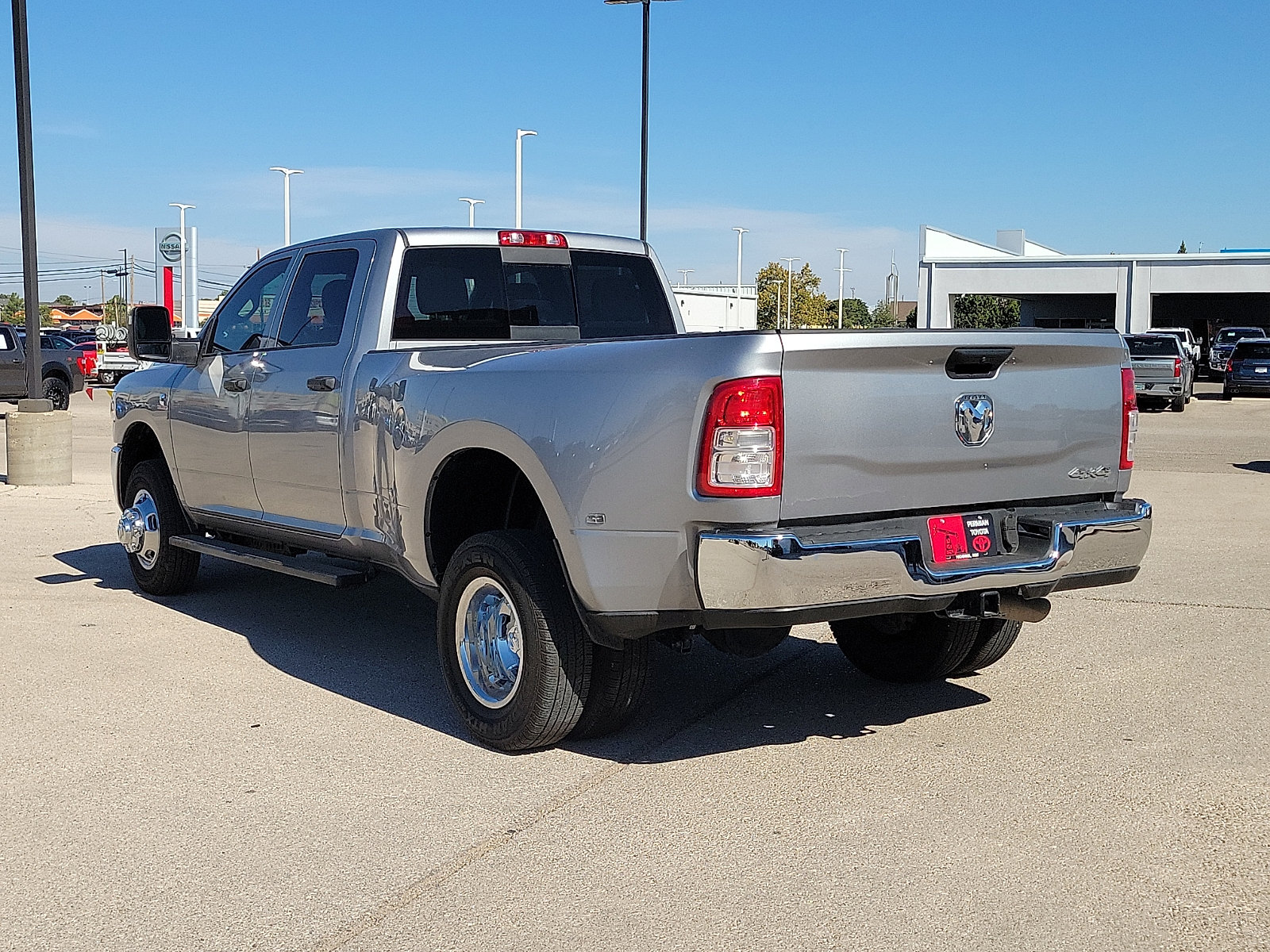Used 2024 RAM 3500 Tradesman w/ Chrome Appearance Group AWD/4WD image 3