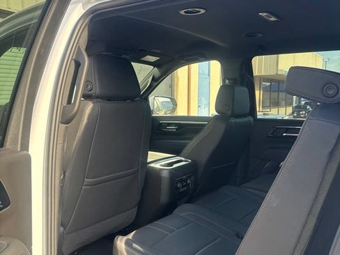 Used 2026 Chevrolet Suburban RST RWD image 5