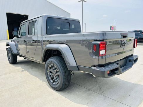 New 2025 Jeep Gladiator Sport image 35