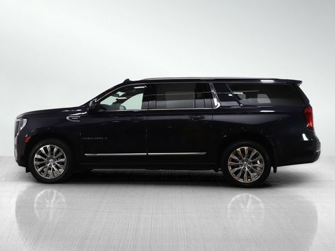 Used 2023 GMC Yukon XL Denali AWD/4WD image 3