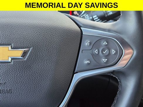 Used 2023 Chevrolet Traverse Premier FWD image 24