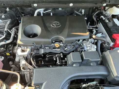 Used 2025 Toyota RAV4 XLE AWD/4WD image 9
