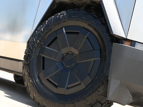 Used 2025 Tesla Cybertruck AWD Crew Cab image 11