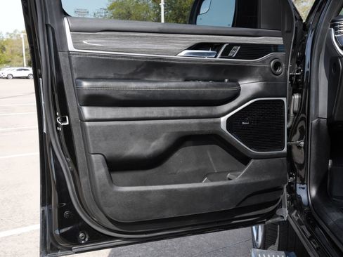 Used 2022 Jeep Wagoneer Series III w/ Premium Group I image 19