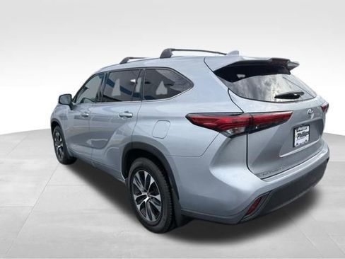 Used 2021 Toyota Highlander XLE image 14