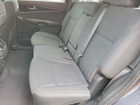 Used 2020 Kia Sorento FWD V6 image 7
