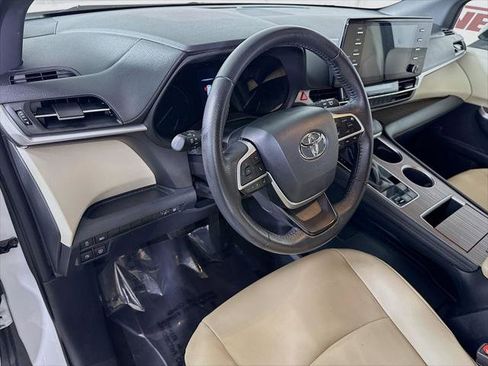 Certified 2021 Toyota Sienna XLE FWD image 19