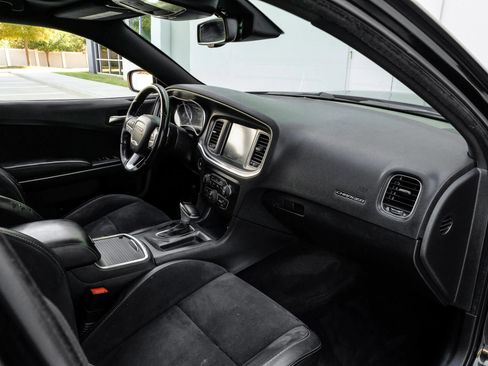 Used 2016 Dodge Charger R/T Scat Pack w/ Technology Group RWD image 17