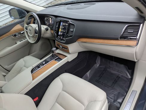 Used 2021 Volvo XC90 T6 Momentum w/ Advanced Package image 34
