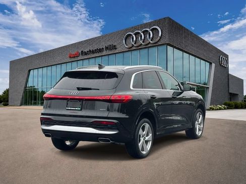 Certified 2025 Audi Q5 Premium Plus w/ Premium Plus AWD/4WD image 5