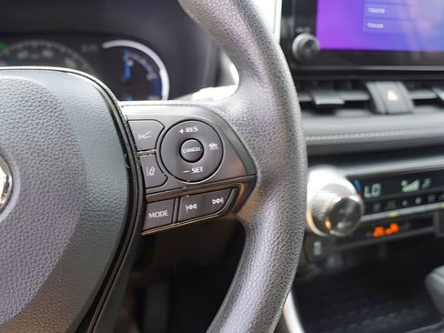 Used 2025 Toyota RAV4 XLE image 21