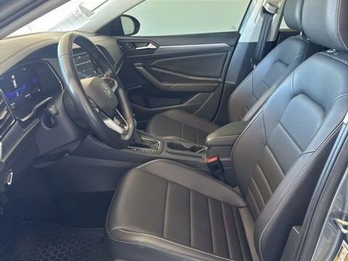 Used 2024 Volkswagen Jetta SE FWD image 15