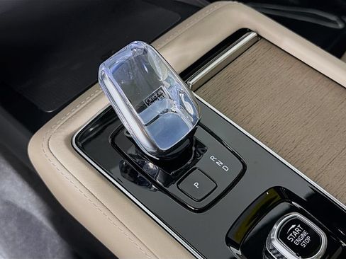 New 2026 Volvo XC90 B6 Plus w/ Protection Package Premier AWD/4WD image 17