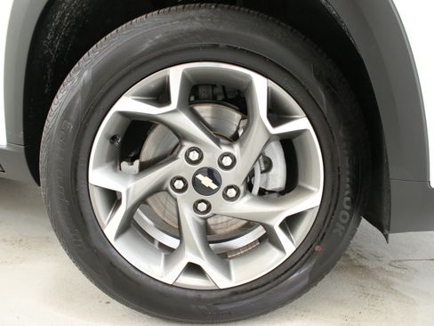 Certified 2025 Chevrolet Trax LT w/ Driver Confidence Package FWD image 34