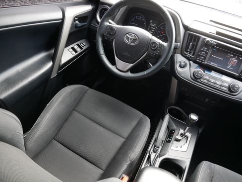 Used 2018 Toyota RAV4 XLE image 9