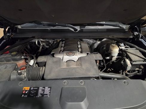 Used 2015 Cadillac Escalade Luxury image 10