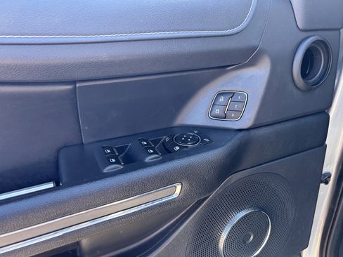 Used 2024 Ford Expedition XLT image 12