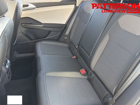 Used 2025 Volkswagen Taos SE AWD/4WD image 18