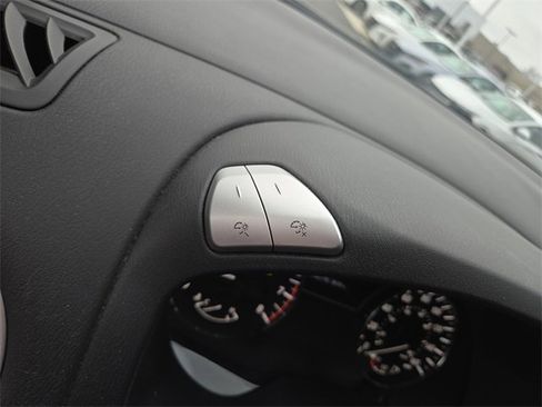 Used 2019 Nissan Pathfinder SV image 28