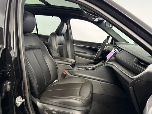 Used 2025 Jeep Grand Cherokee Limited 4xe image 31