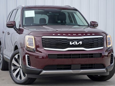 Used 2022 Kia Telluride EX w/ EX Premium Package image 2