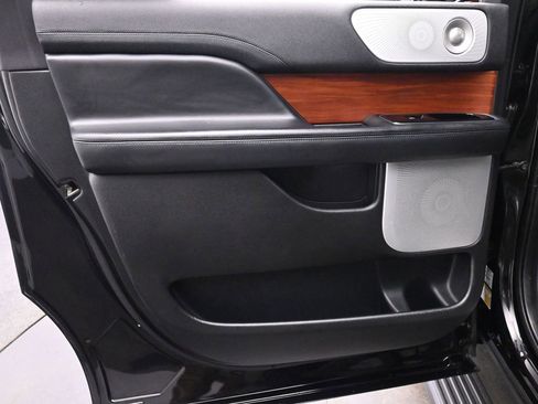 Used 2019 Lincoln Navigator L Reserve image 13