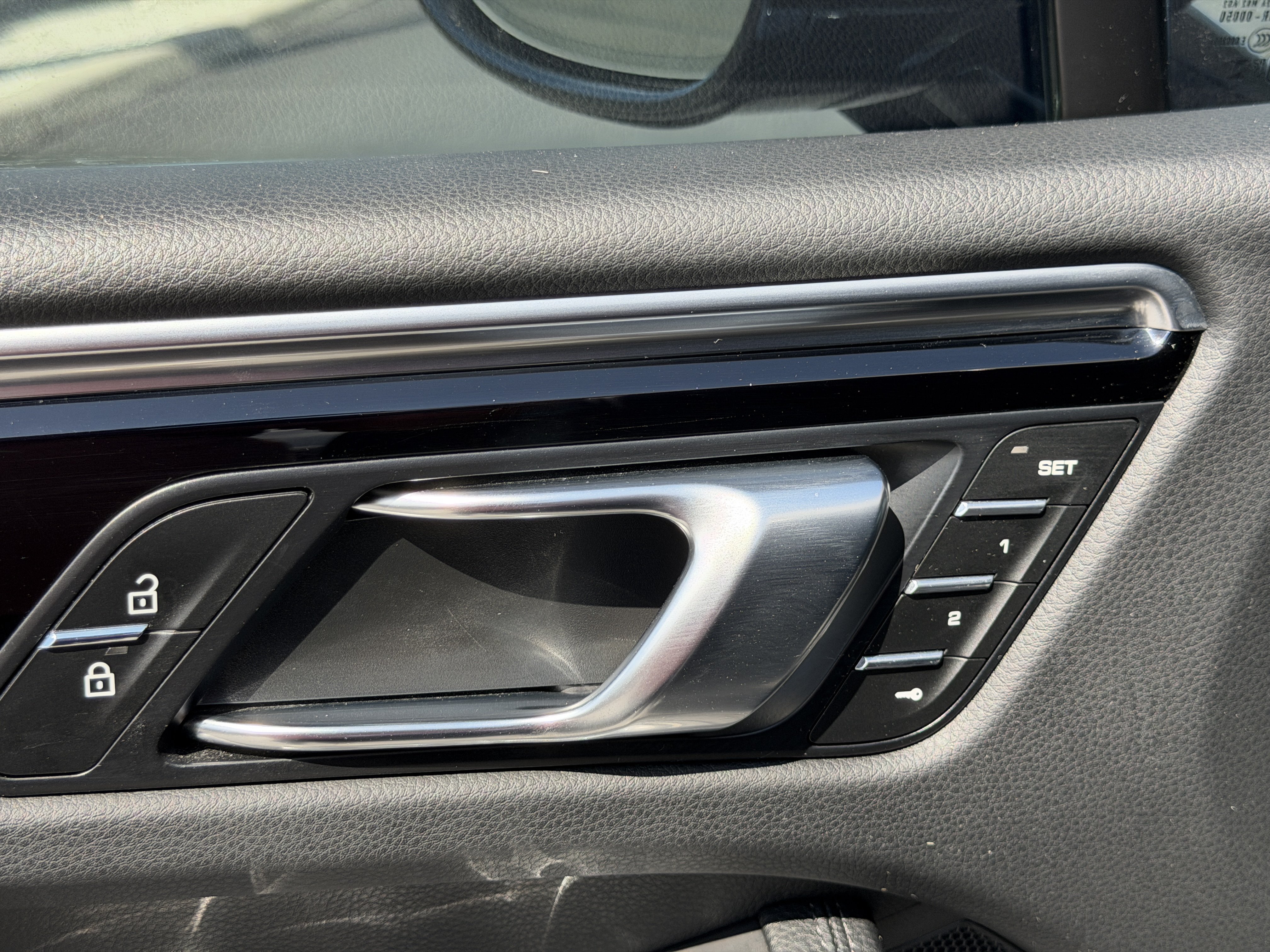 Certified 2024 Porsche Macan AWD/4WD image 21