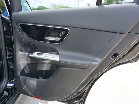 Used 2025 Mercedes-Benz GLC 300 4MATIC image 56