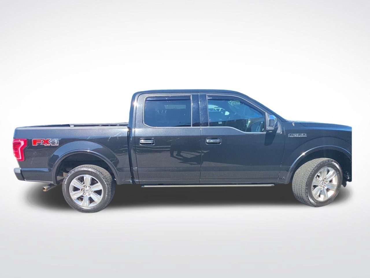 Used 2015 Ford F150 Platinum w/ Equipment Group 701A Luxury AWD/4WD image 6