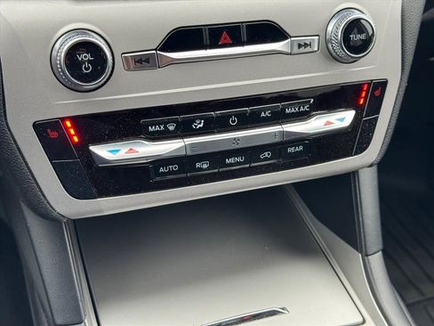 Used 2023 Ford Explorer XLT image 22