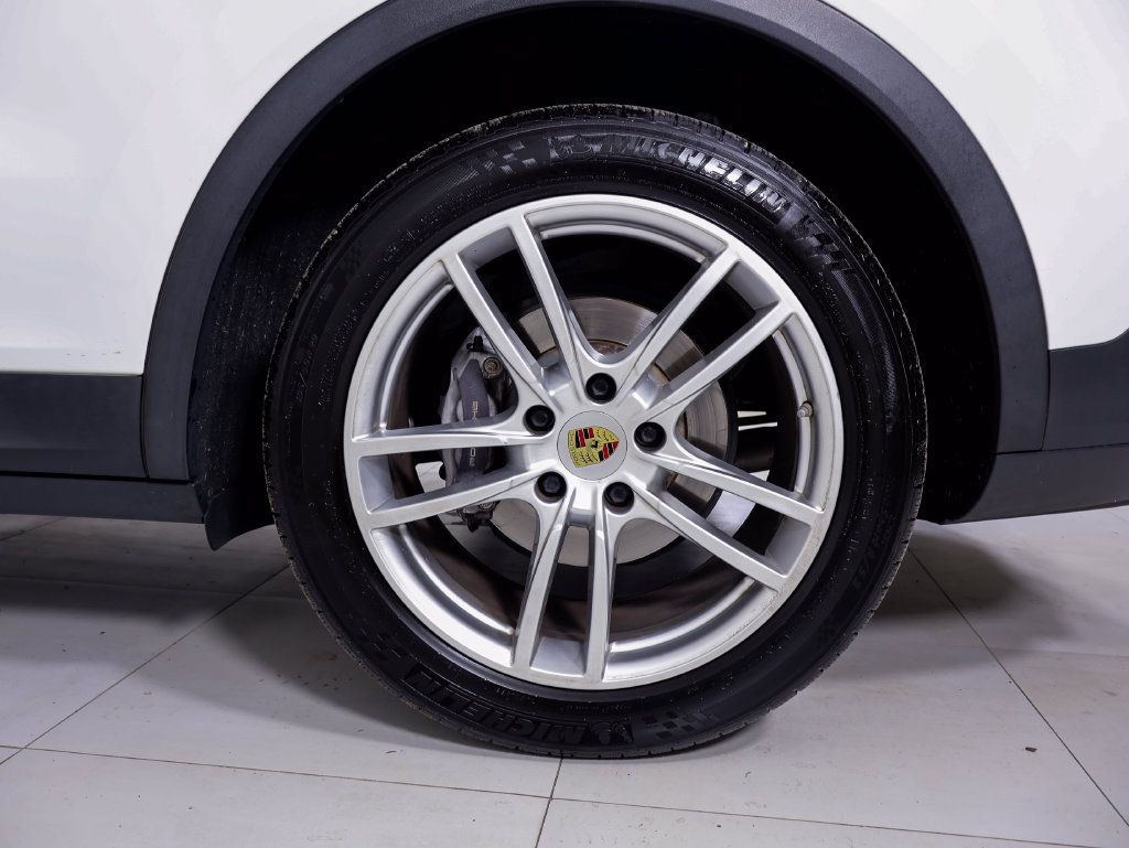 Certified 2022 Porsche Cayenne AWD/4WD image 34