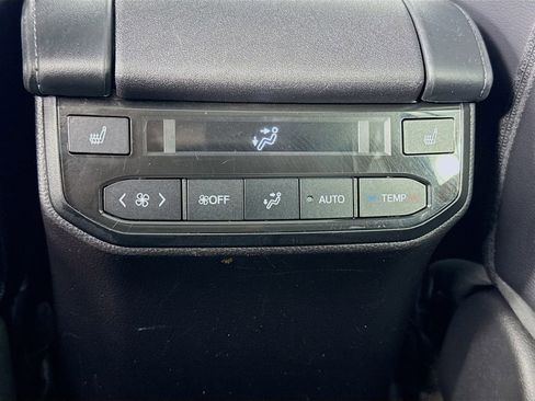 Used 2023 Toyota Highlander Platinum image 39