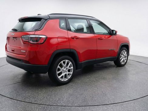 Used 2025 Jeep Compass Limited image 9
